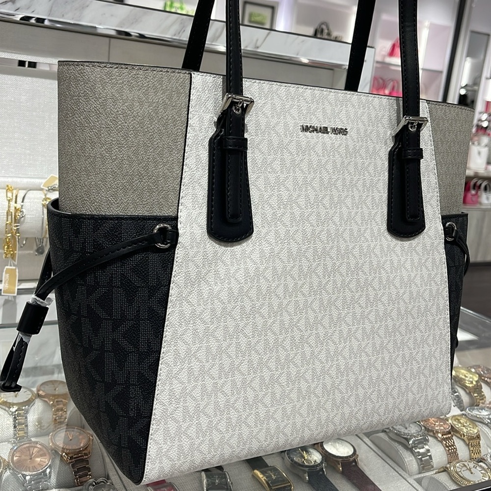 Michael Kors Voyager Large Color-Block Signature Logo Tote Bag
Optic White NWT - Picture 2 of 16